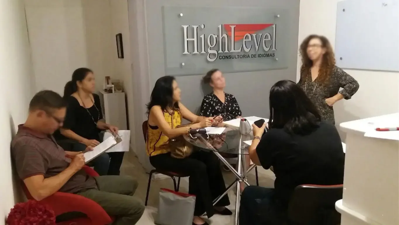 Aula na sede da High Level Consultoria de Idiomas